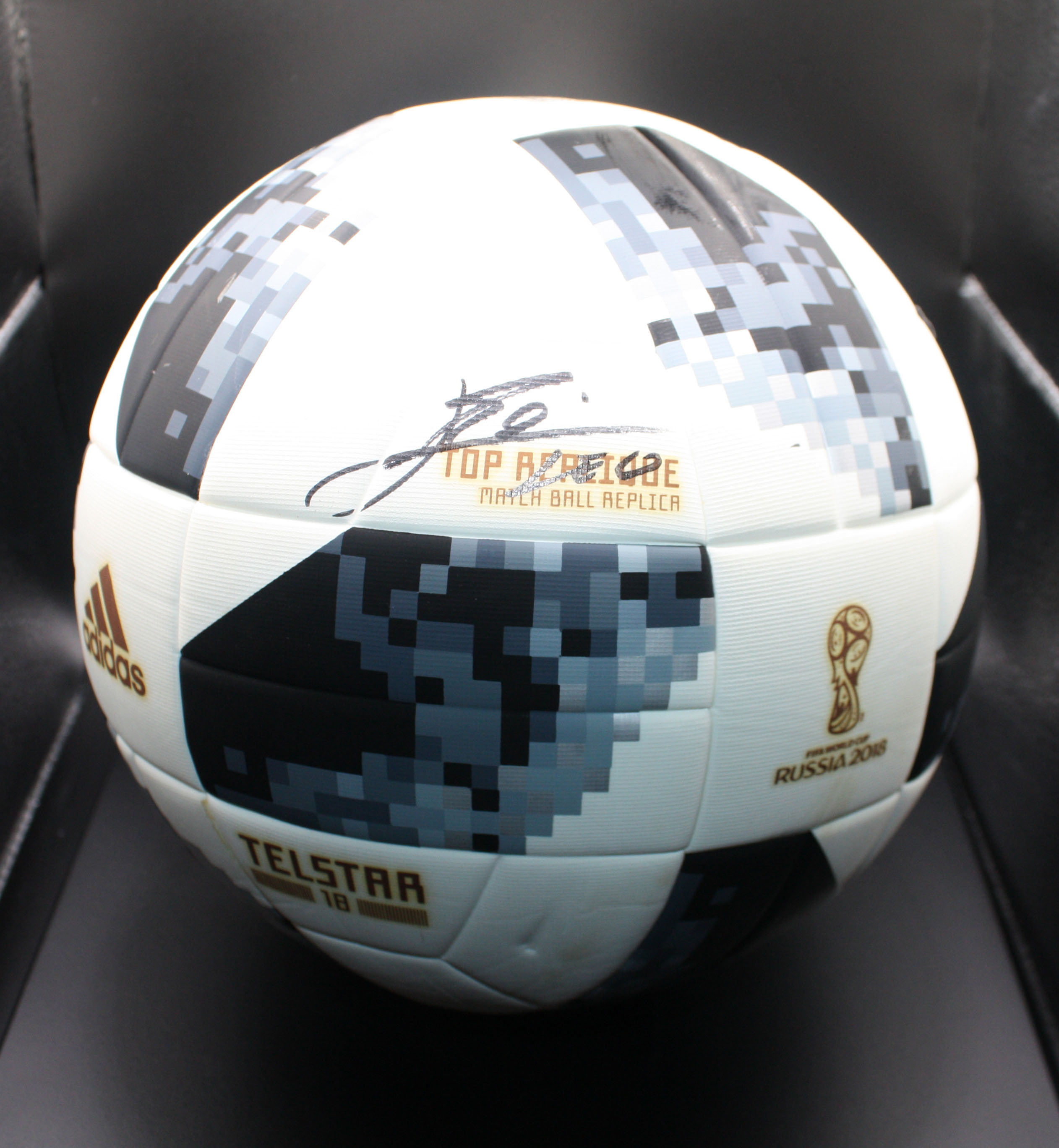 2018 Telstar Black Gray Pixel  Lionel Messi autographed ball