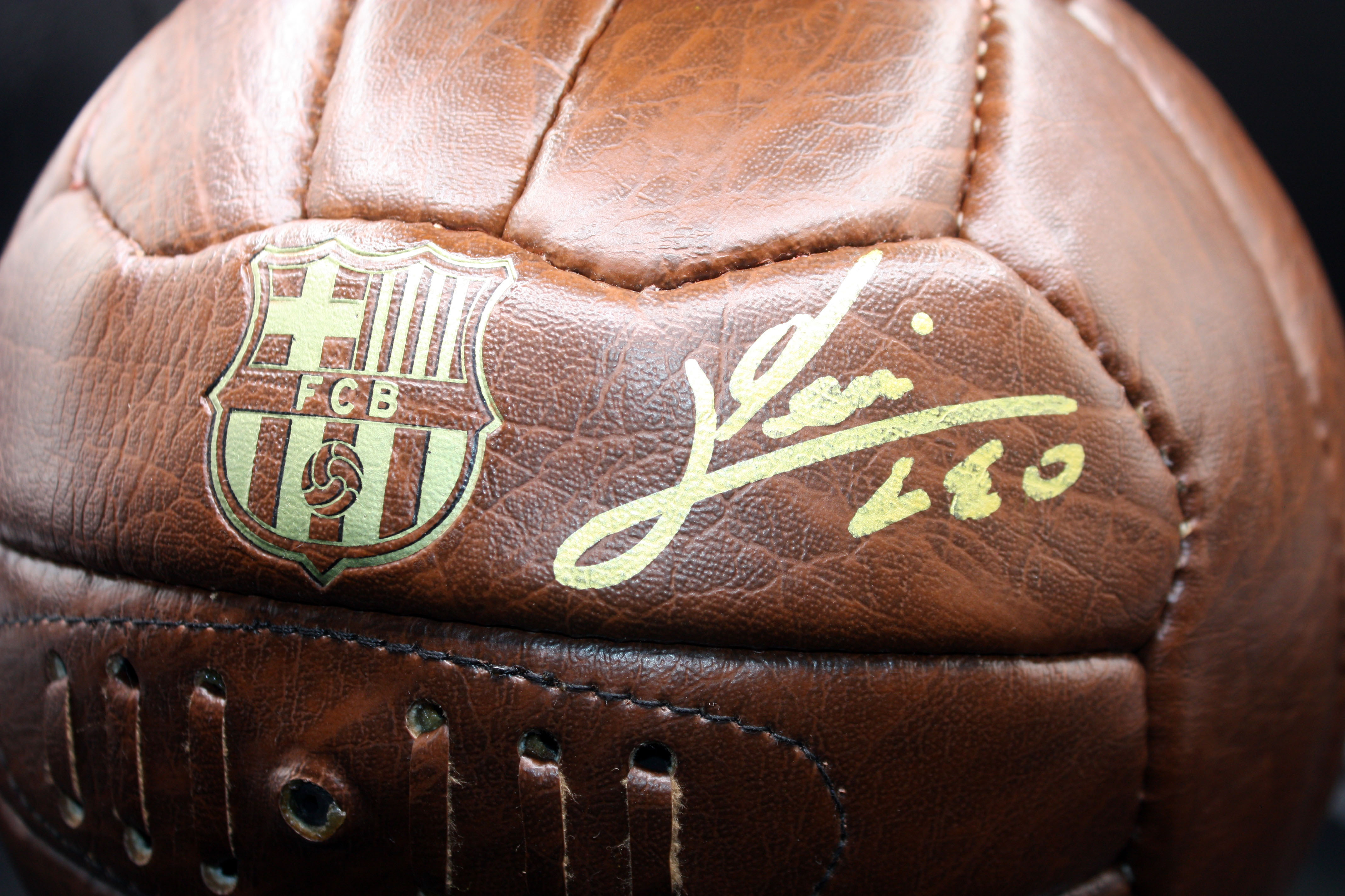 messiretroball-2.jpg