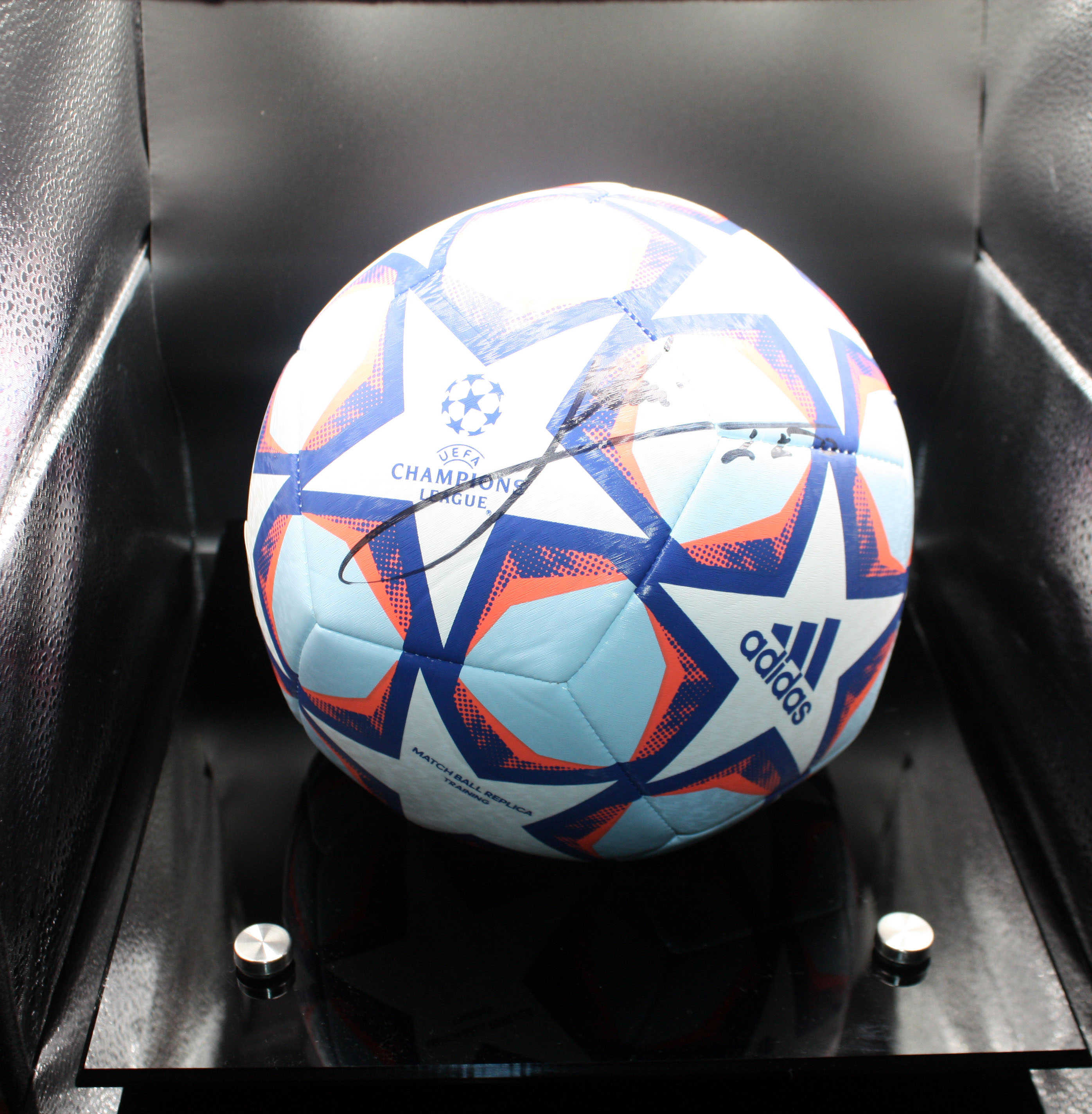 2020 UCL 2020 Adidas Lionel Messi Autographed ball